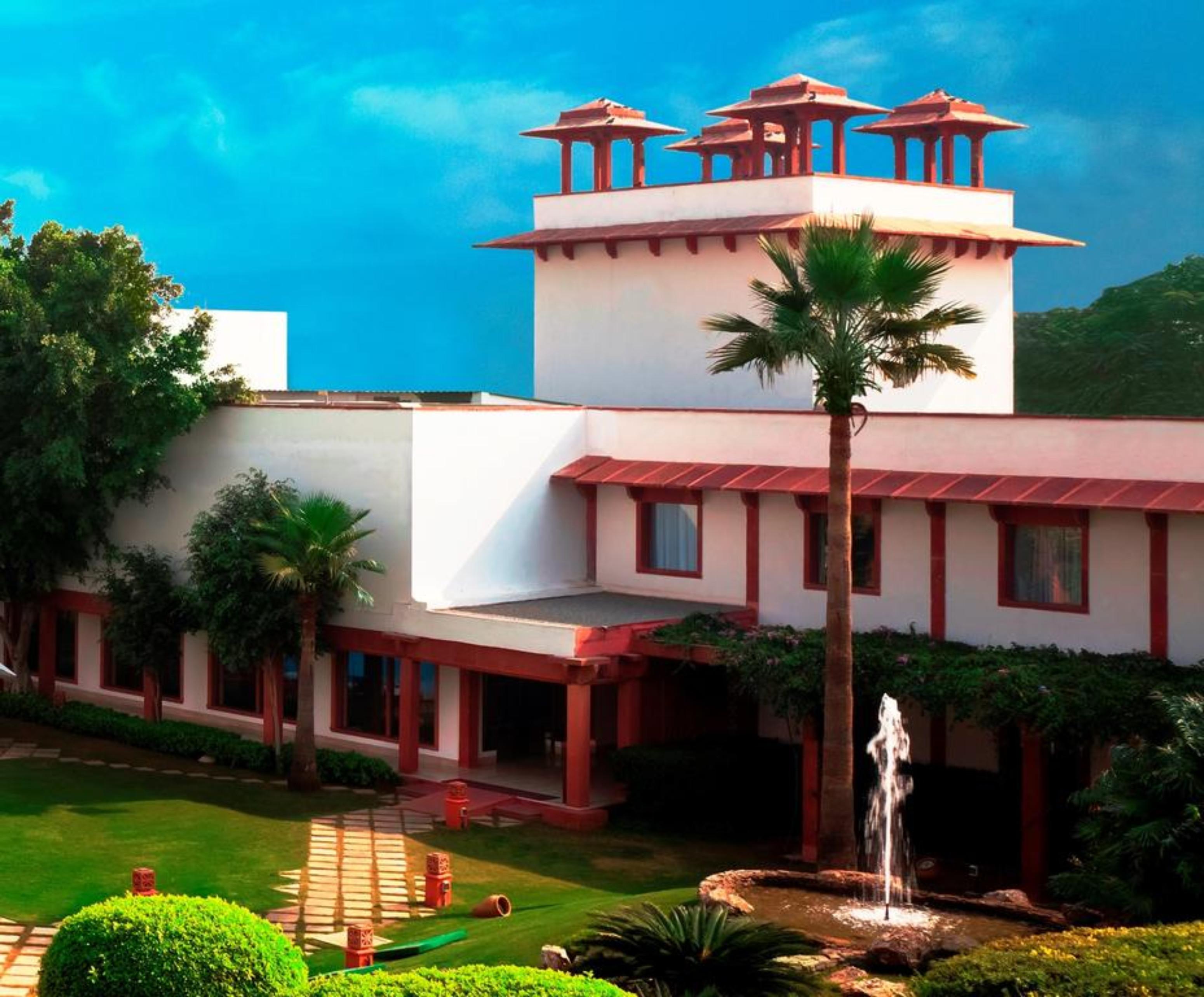 Trident Agra Hotel Agra  Ngoại thất bức ảnh The University of Allahabad