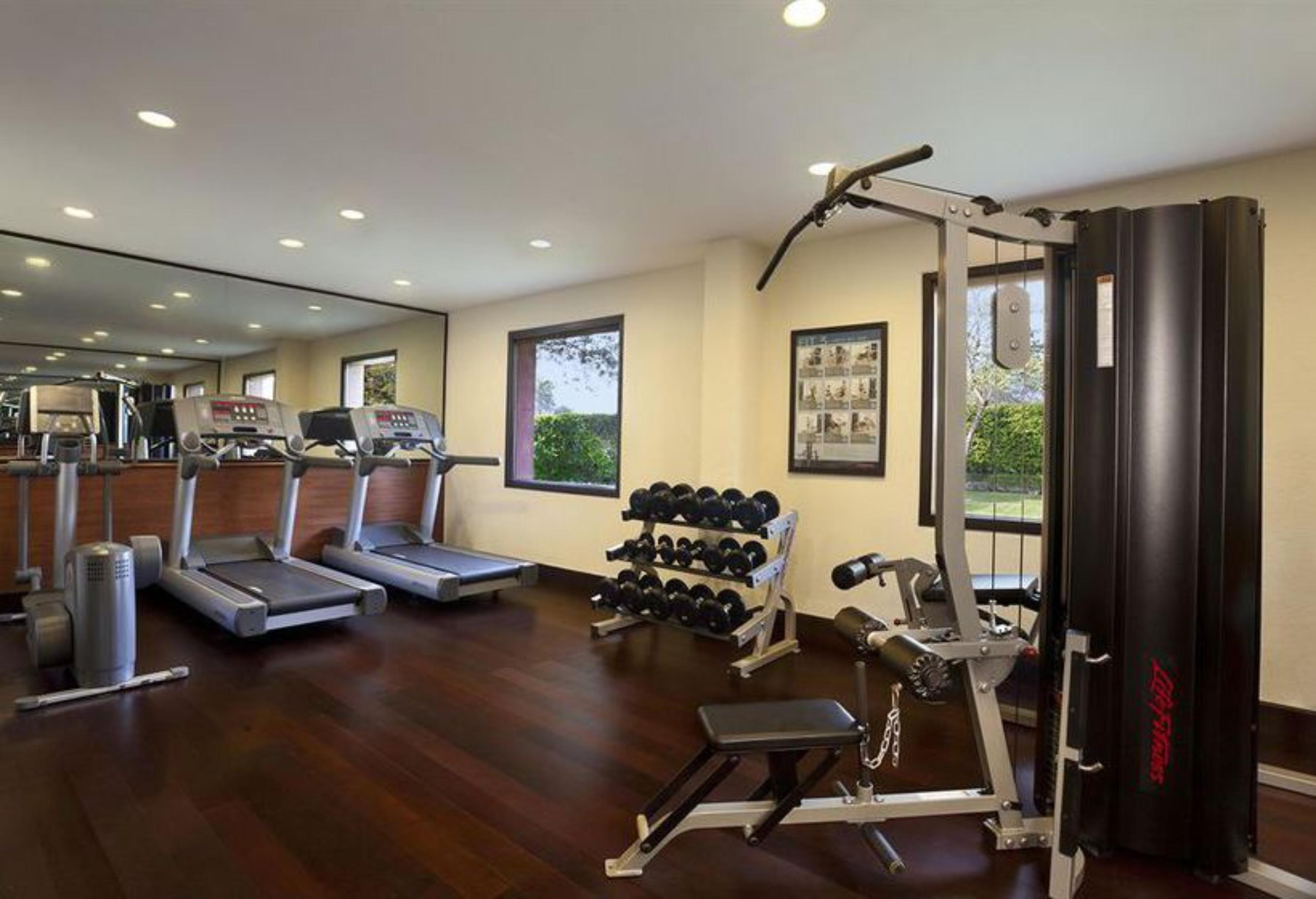Trident Agra Hotel Agra  Ngoại thất bức ảnh The gym at the hotel