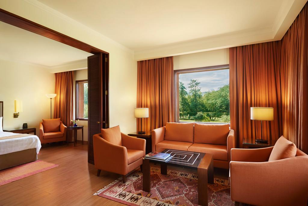 Trident Agra Hotel Agra  Ngoại thất bức ảnh A suite at the Taj Bengal