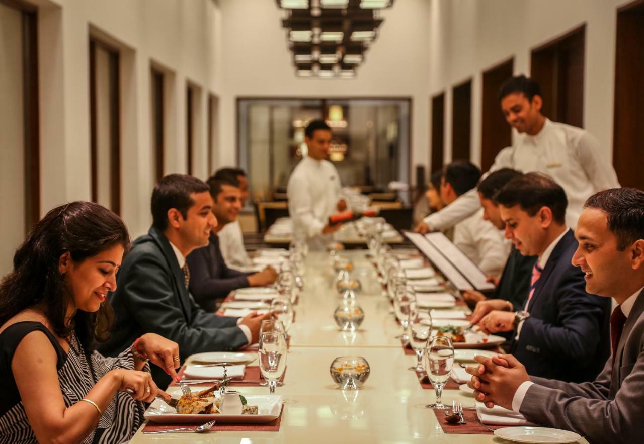 Trident Agra Hotel Agra  Ngoại thất bức ảnh A private dinner at the Taj Mahal Palace, Mumbai