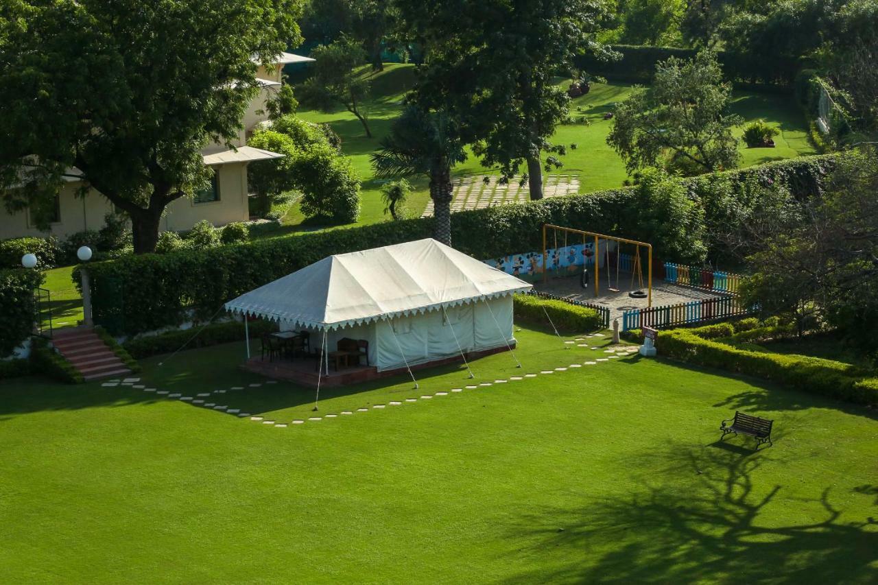 Trident Agra Hotel Agra  Ngoại thất bức ảnh The lawns of the Taj Bengal
