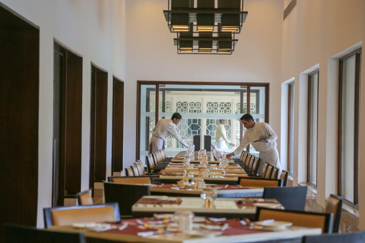 Trident Agra Hotel Agra  Ngoại thất bức ảnh The restaurant at the Taj Mahal Palace