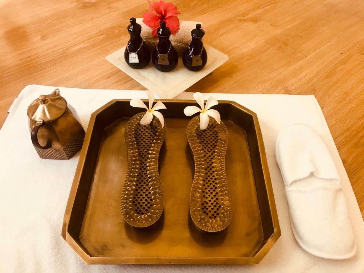 Trident Agra Hotel Agra  Ngoại thất bức ảnh Thai foot massage