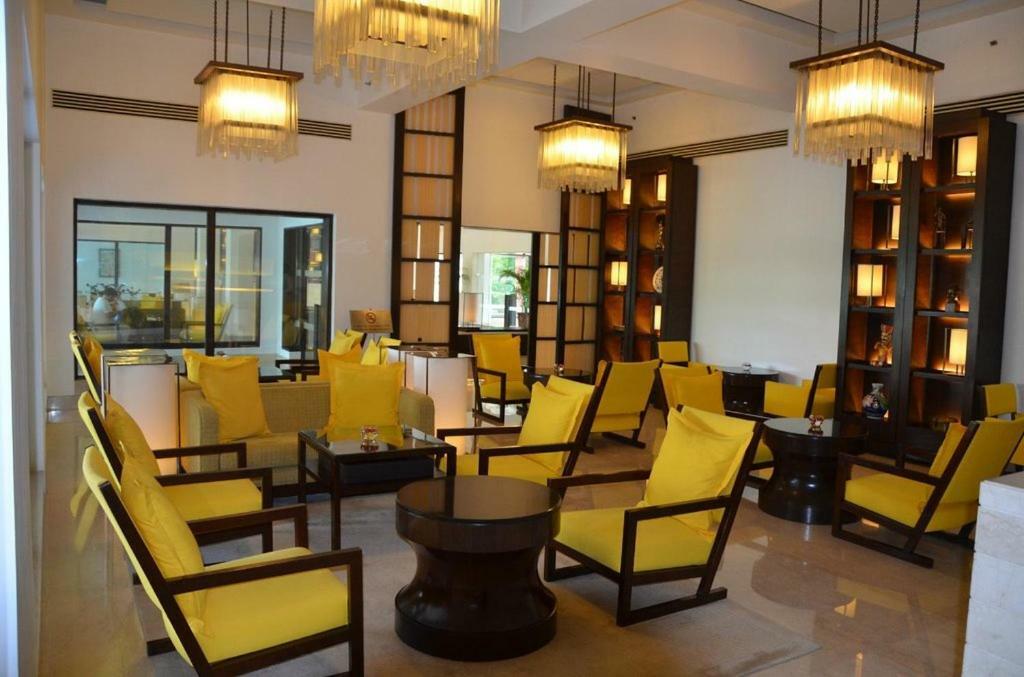 Trident Agra Hotel Agra  Ngoại thất bức ảnh The lounge at the airport