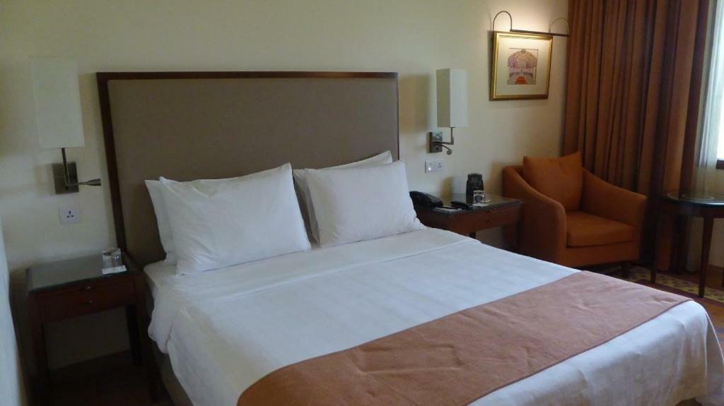 Trident Agra Hotel Agra  Ngoại thất bức ảnh A room at the hotel